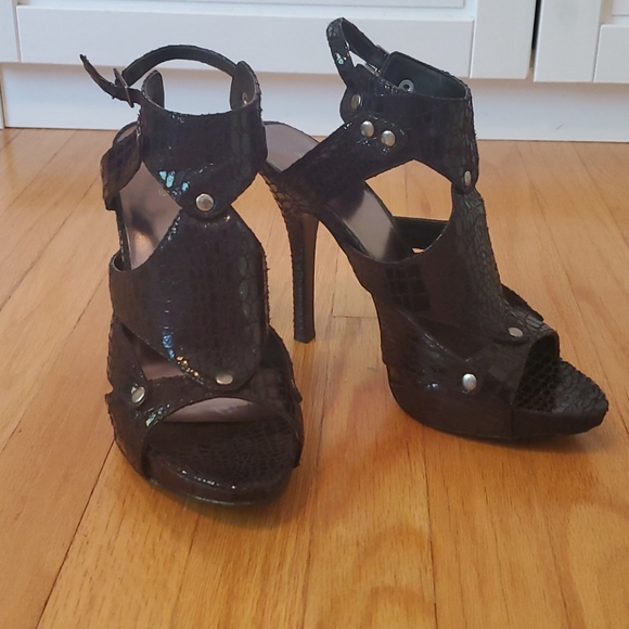 Black faux snakeskin strappy heels size 8 - Picture 2 of 3